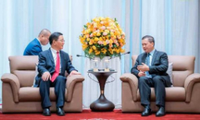 洪玛耐首相会见云南省长