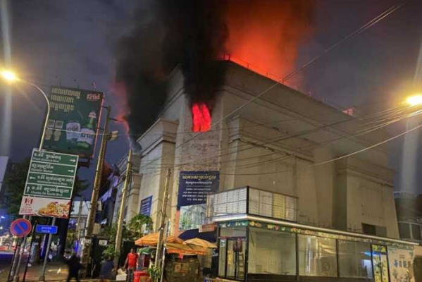 金边一著名夜店旧址发生大火