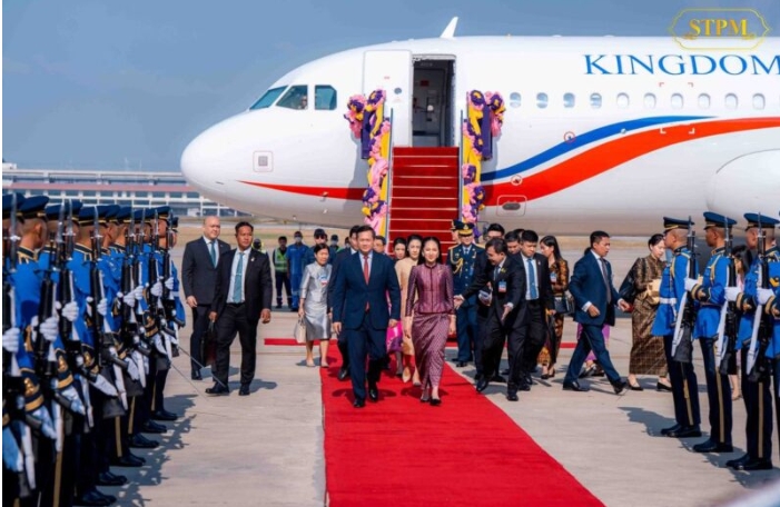洪玛内总理抵达泰国开启访问行程
