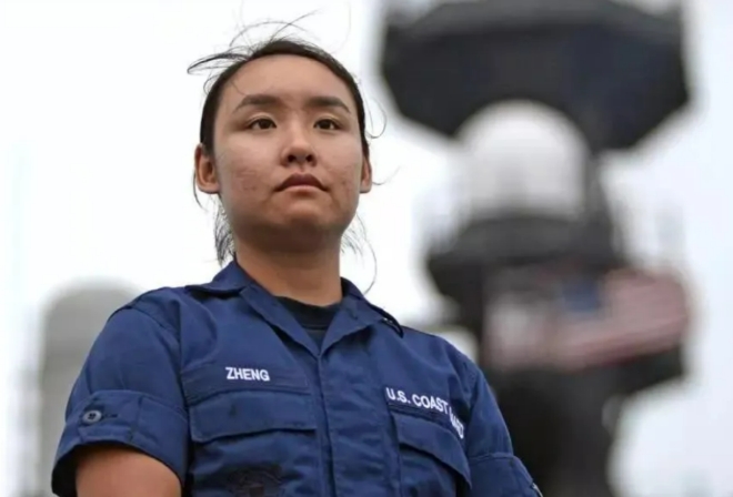 2019年，美国军舰上的华裔女兵用中文警告我国海军，她后来怎样了
