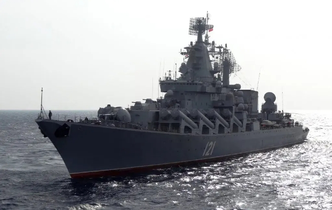 黑海惊现巨浪：乌克兰导弹击沉俄罗斯军舰，震撼全球